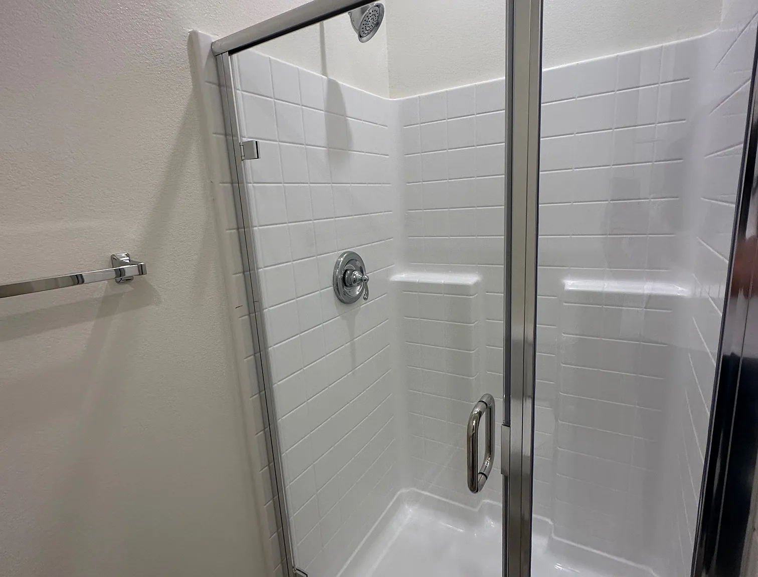 1 bed, 800 sqft, $1,350 — Photo 3
