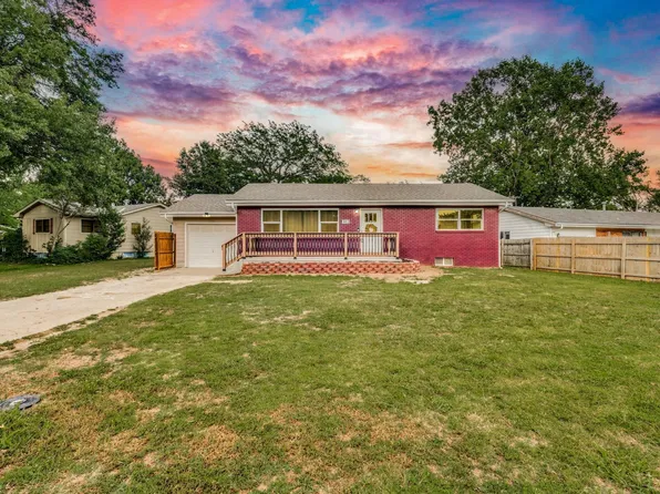 302 S Washington St, Belle Plaine, KS 67013