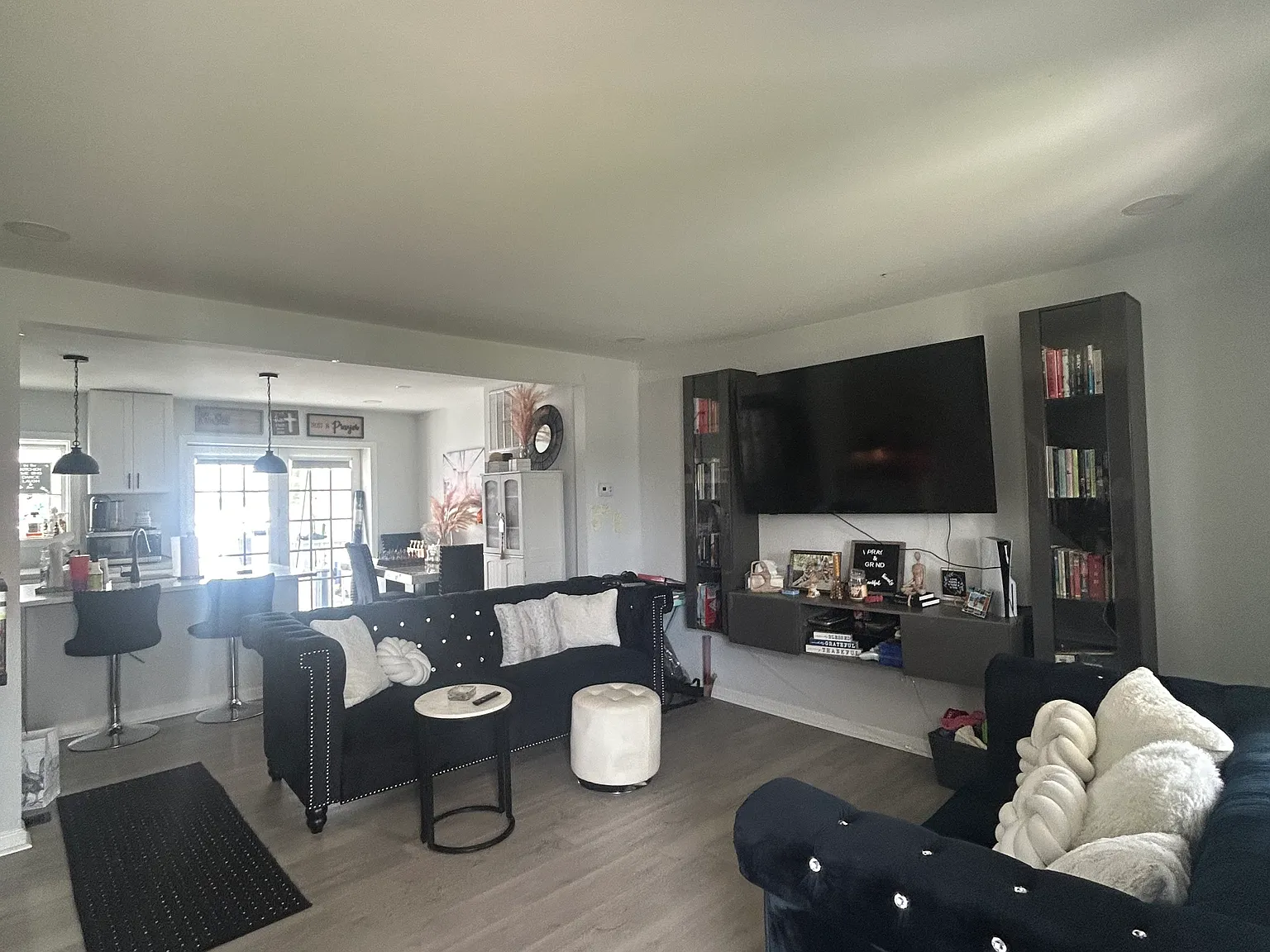 3 bed, 1900 sqft, $2,500 — Photo 3