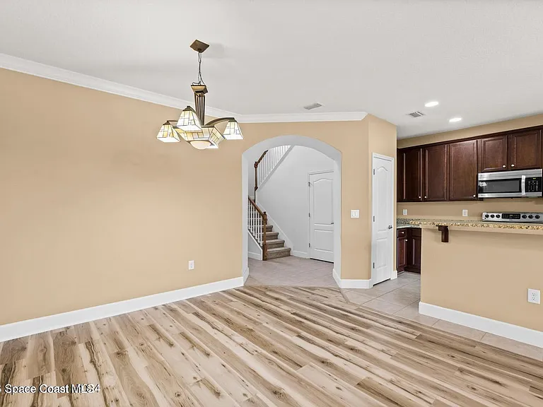 765 Ventura Dr — Photo 4