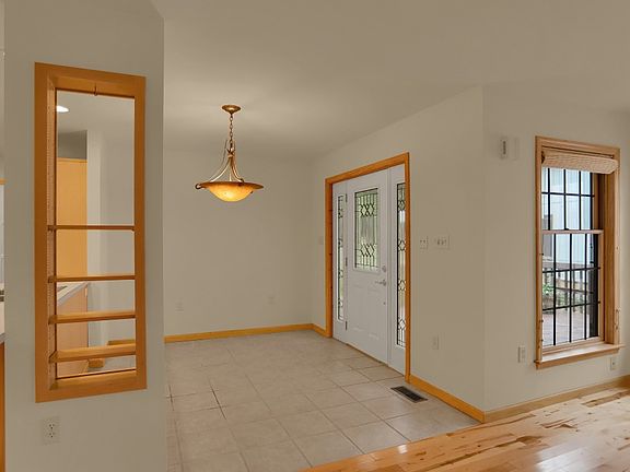 4th image of 112 Westminster Ct