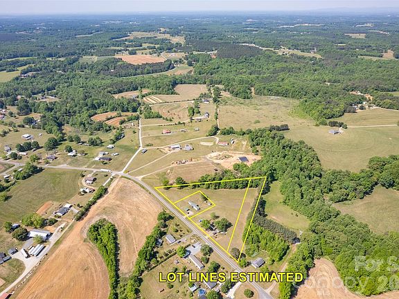 3rd image of 2464 & 2462 Leonhardt Rd
