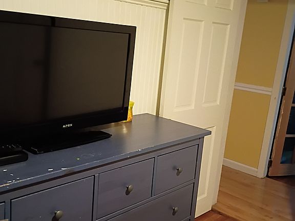 5th image of 76 Central Dr Room 1