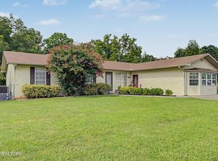 1121 Smokyview Dr, Sevierville, TN 37862
