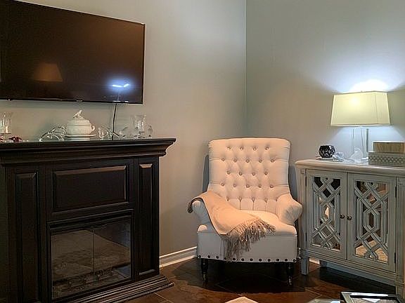 LIVING ROOM 3