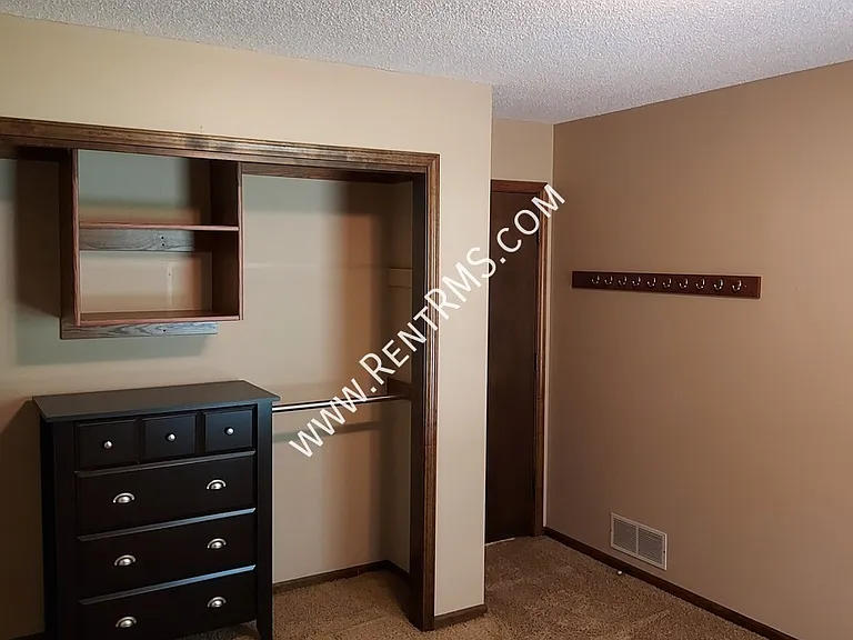 4643 SW 8th Ave — Photo 27