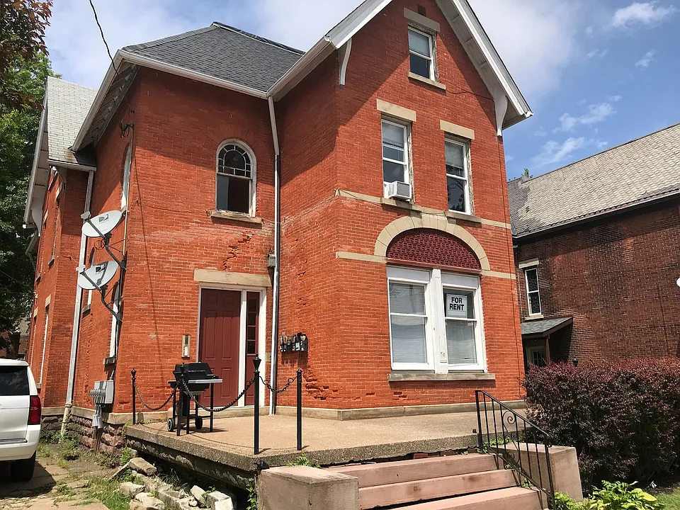 324 W 7th St