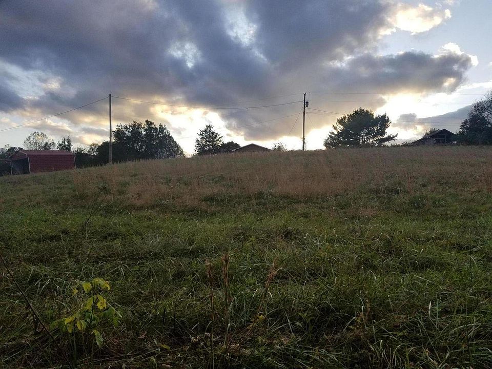 2nd image of Larue Ln