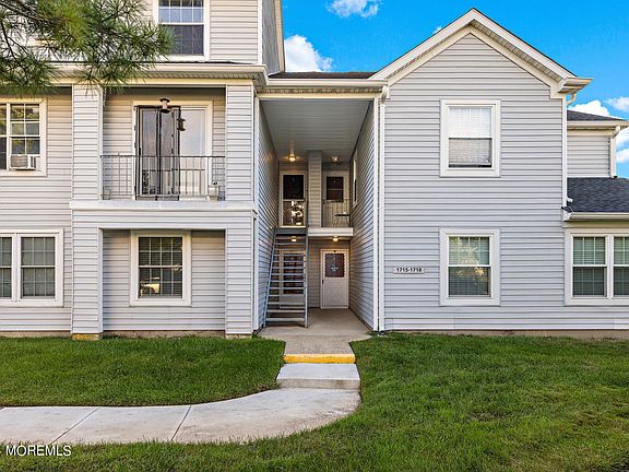 4th image of 1717 Waters Edge Drive