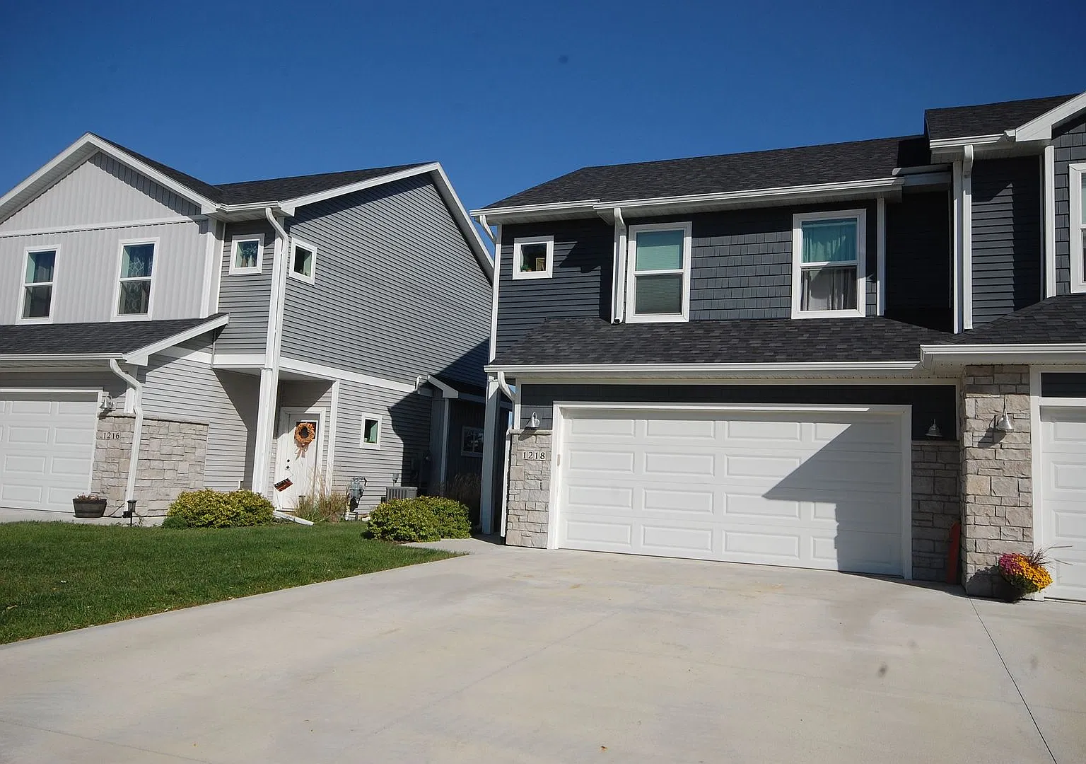 Golf Course Townhome — Photo 2