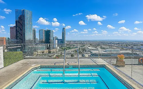 1100 Wilshire Blvd #2005 Photo 1
