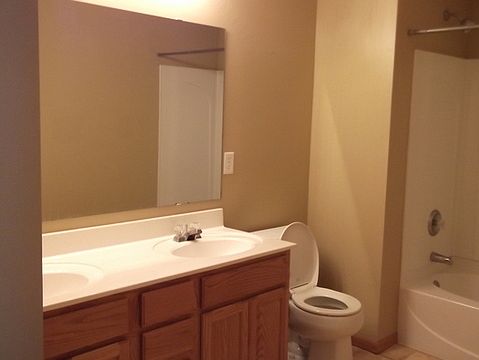 4th image of 8044 Stratford Cir S