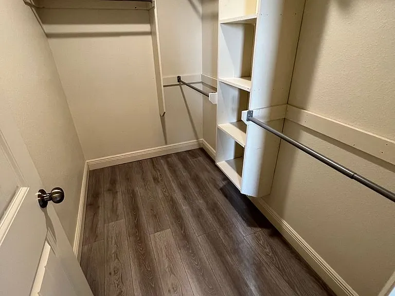 9004-9006 Sandra Way — Photo 13
