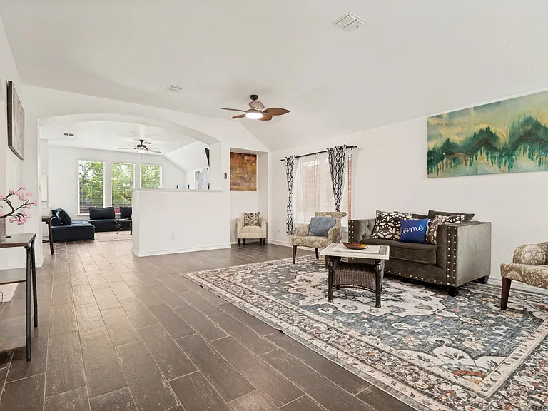 409 Creek Point Ln — Photo 1