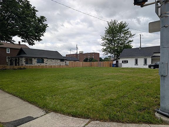 4th image of 585 Chatham St E