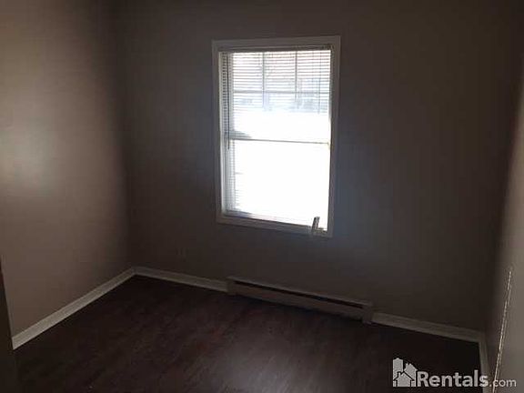 3rd image of 808-B Stinger St