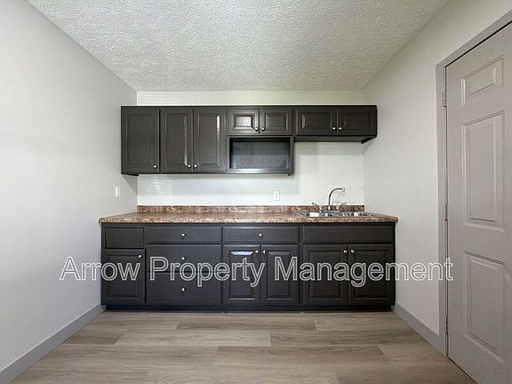 3rd image of 622 New Hampshire St Unit 2