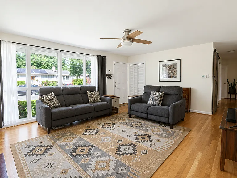 1501 Ladd St — Photo 3