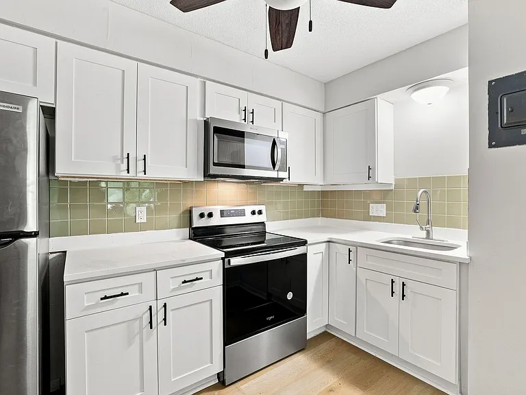 500 - 530 Laurel St — Photo 34