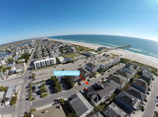 10 Greensboro St E, Wrightsville Beach, NC 28480