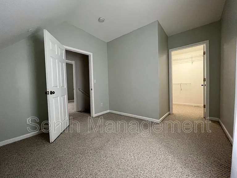 2527 Hartline Dr — Photo 6
