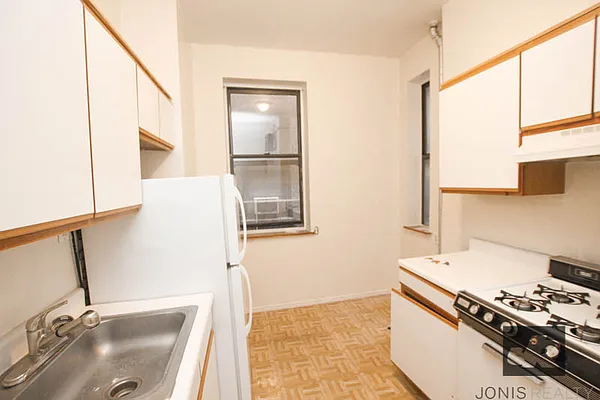 Rented by Jonis Realty | media 16