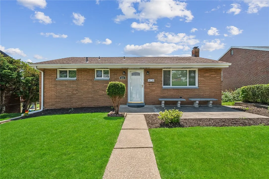 494 Macassar Dr photo 1