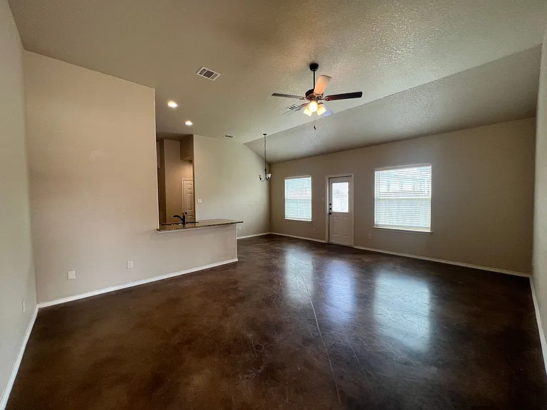 115 Stacy Ln — Photo 3
