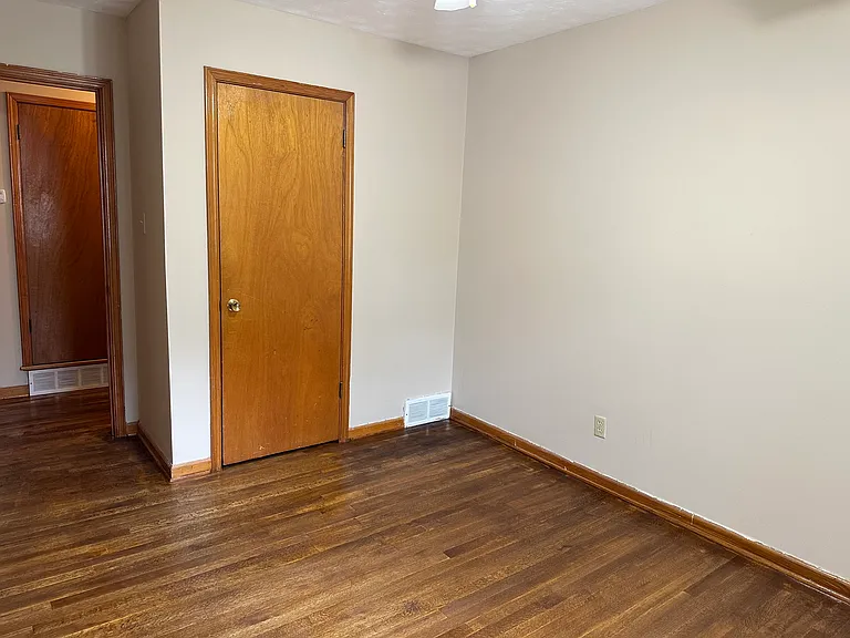 4697 Wooddale Ave — Photo 36