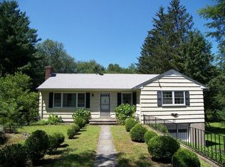 25 Crow Hill Rd, Mount Kisco, NY 10549