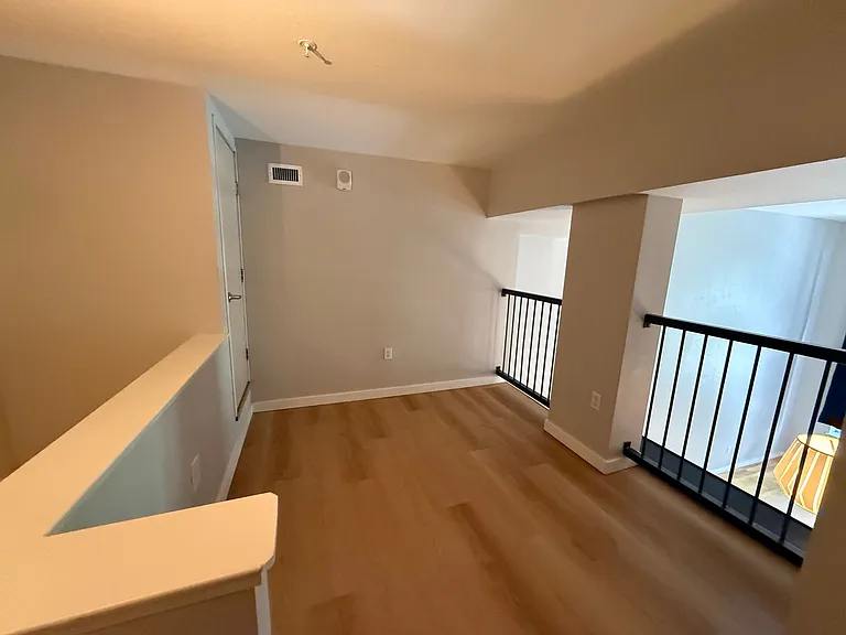 95 McCoppin St #210 — Photo 10