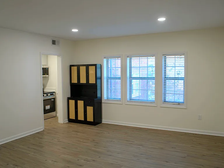 1728 N Rhodes St #281 — Photo 3