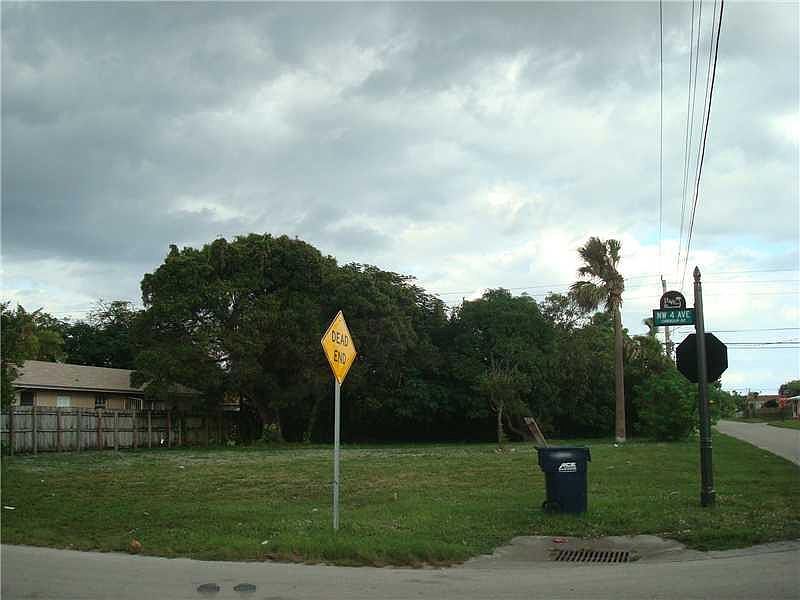 1st image of 900 NW 4th Avenue