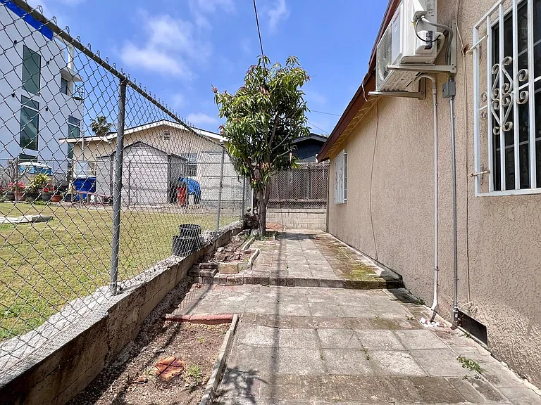 653 1/2 Maltman Ave — Photo 18