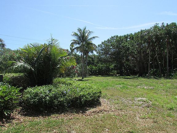 3rd image of 790 Lake Dr