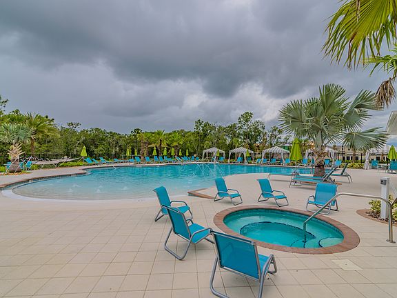 Community Pool & Hot Tub
