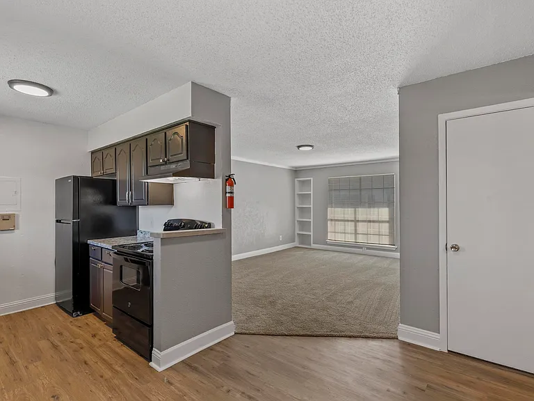 Flats at Brentwood — Photo 9