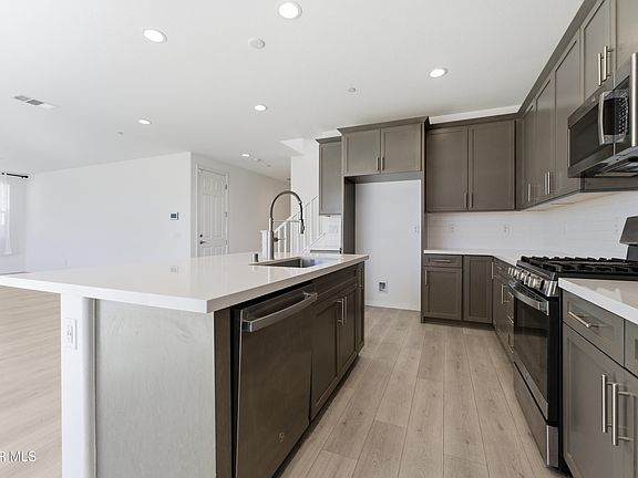 3rd image of 43869 Hampton St