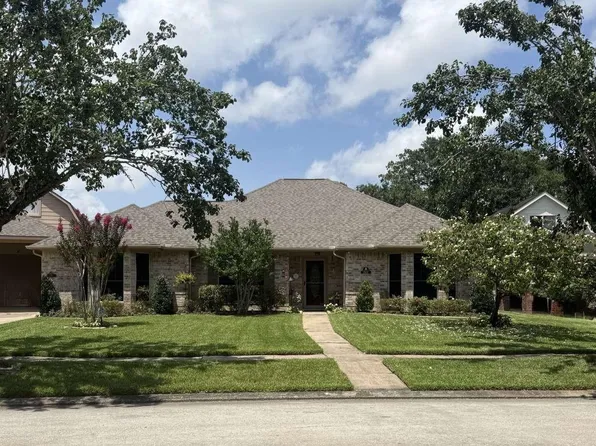 222 Willowood Dr, League City, TX 77573