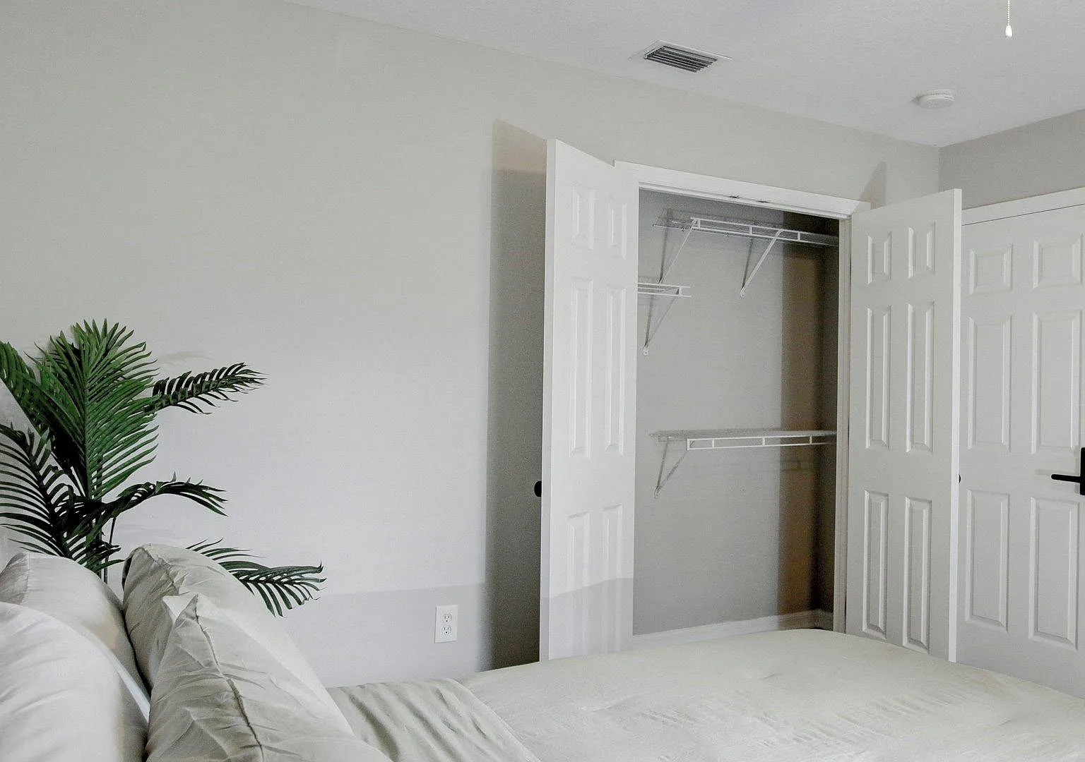 4 bed, 2.0 bath, 1700 sqft, $1,057 — Photo 3