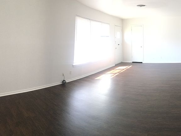 3rd image of 108 Twining Dr #B