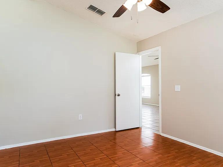 1227 Heather Lake Dr — Photo 12