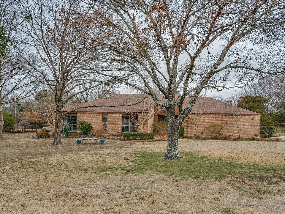 1st image of 22 Woodmoor Cir