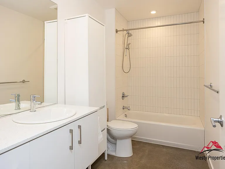 4526 NE 42nd Ave #106 — Photo 5