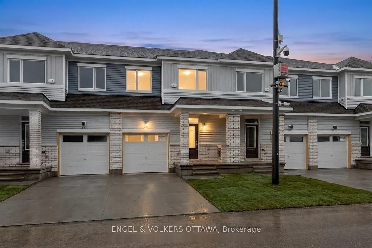 4 bed, $2,700 — Photo 1