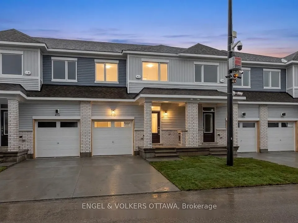 418 Les Emmerson Dr