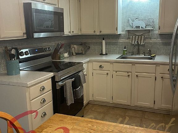 2nd image of 521 N Lydia Ave