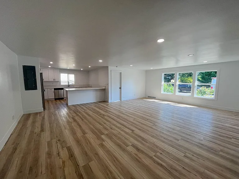 315 NE 148th Ave — Photo 9