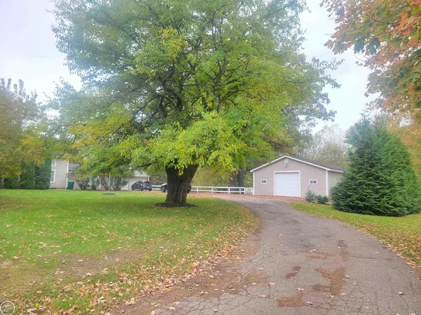 13018 N Holly Rd, Holly, MI 48442