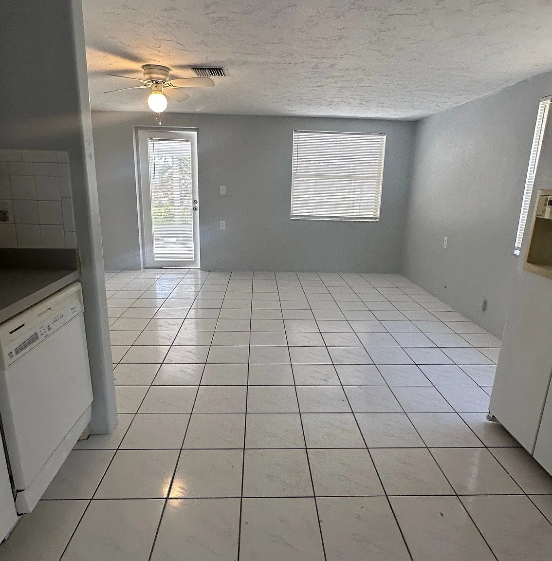 3 bed, 1114 sqft, $1,700 — Photo 2